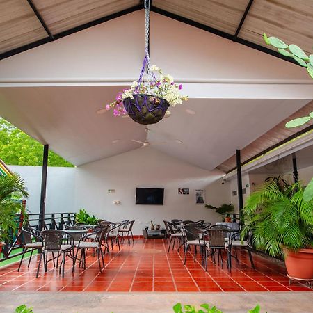 Hotel Villa Paraiso Villavieja Bagian luar foto