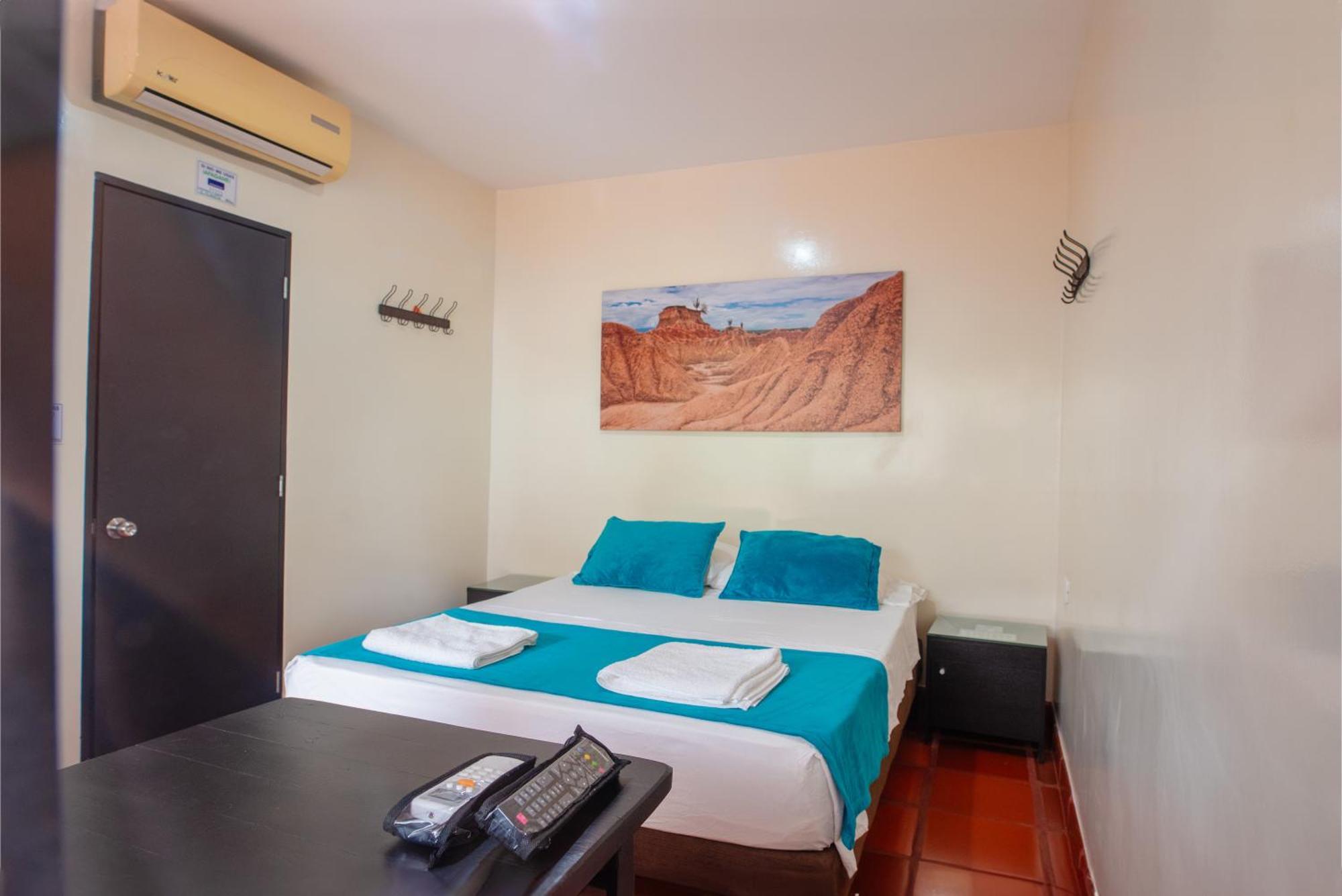 Hotel Villa Paraiso Villavieja Bagian luar foto