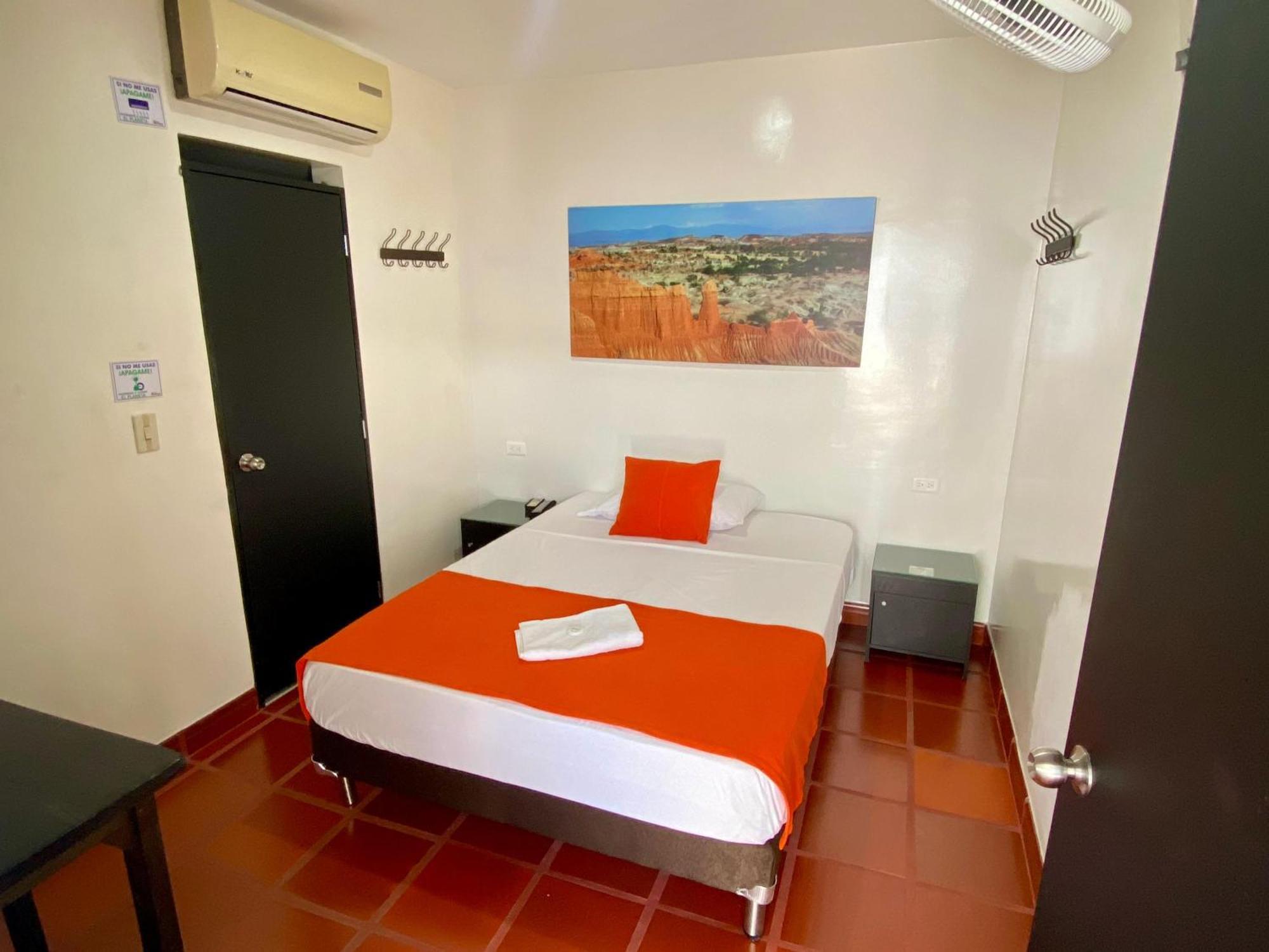 Hotel Villa Paraiso Villavieja Bagian luar foto